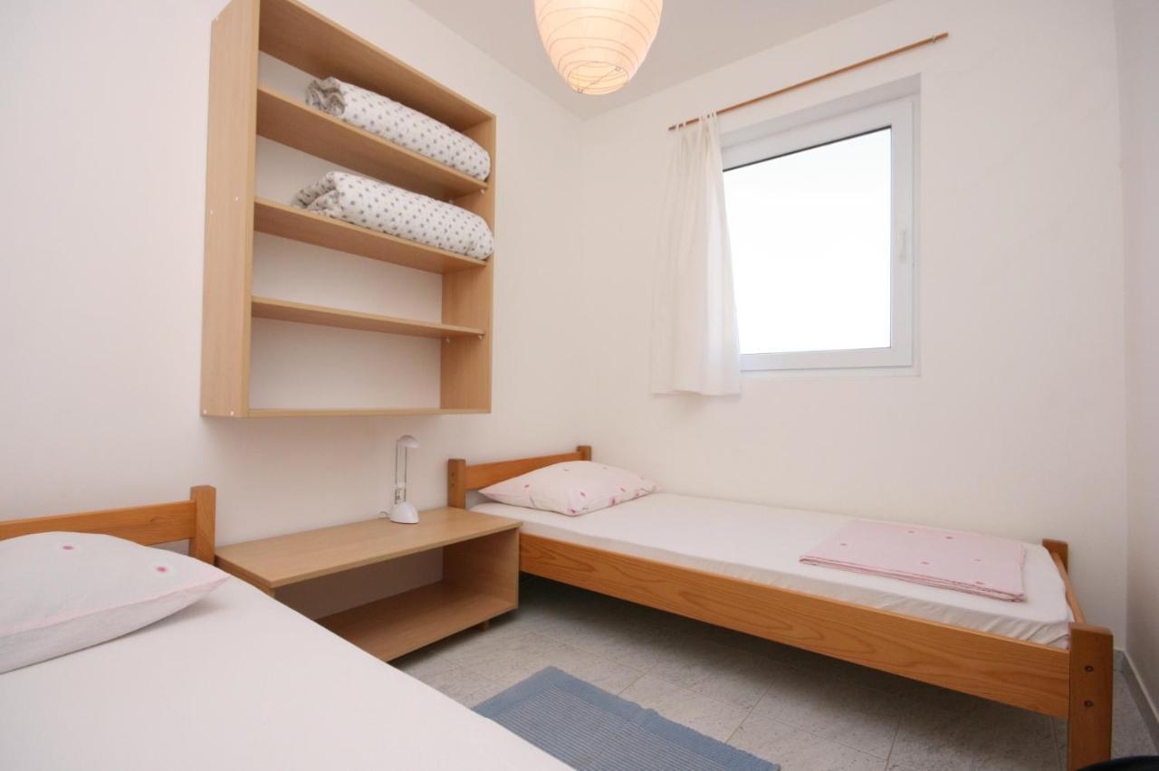 Apartments With A Parking Space Mandre, Pag - 6405 Kolan Εξωτερικό φωτογραφία