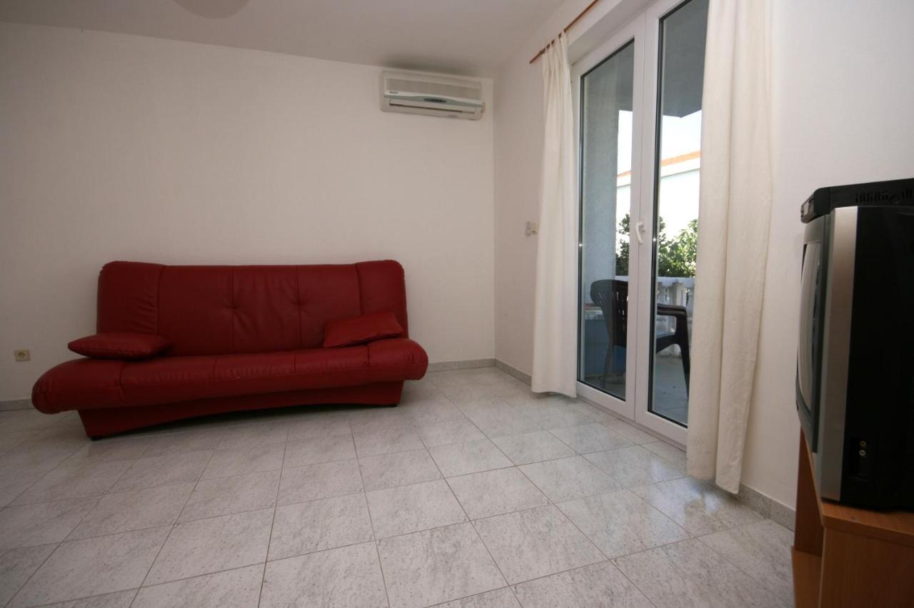Apartments With A Parking Space Mandre, Pag - 6405 Kolan Εξωτερικό φωτογραφία