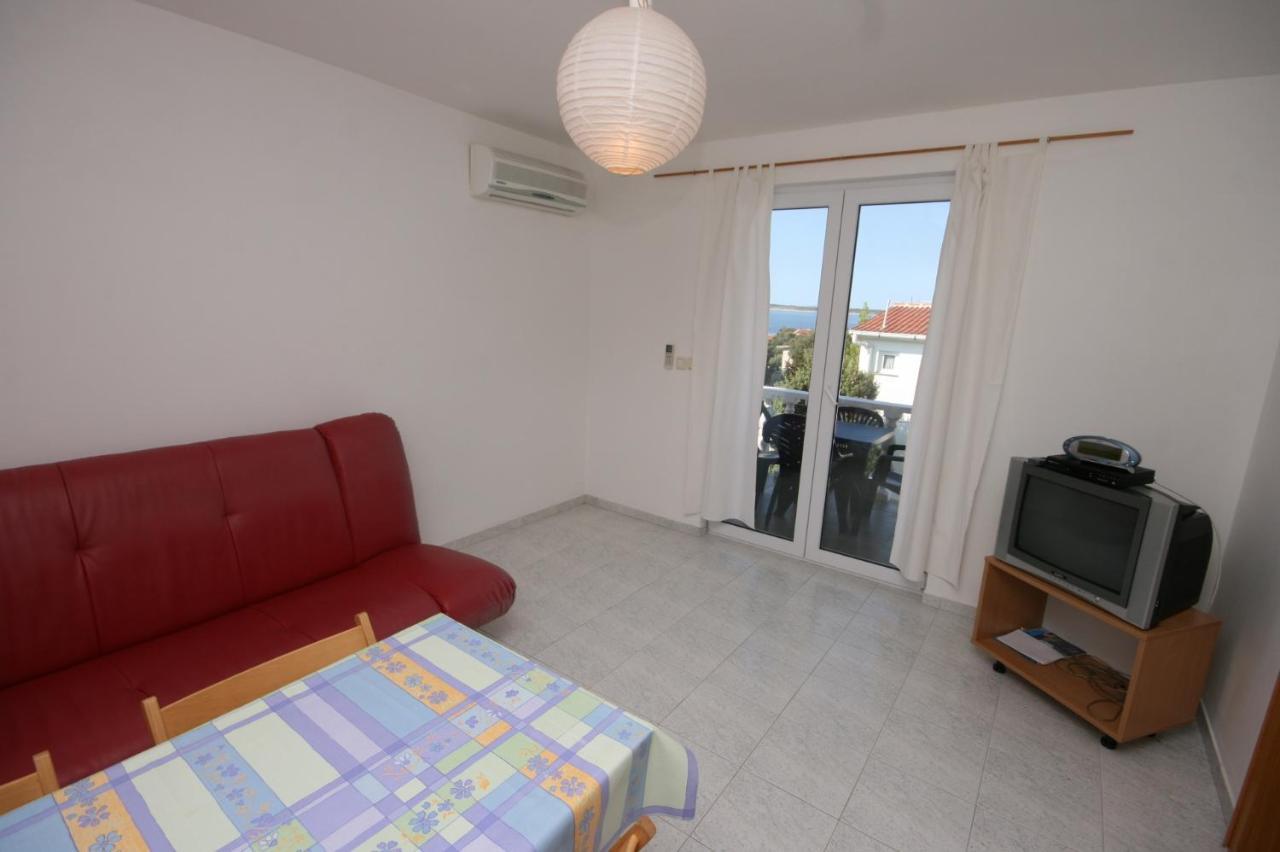 Apartments With A Parking Space Mandre, Pag - 6405 Kolan Εξωτερικό φωτογραφία