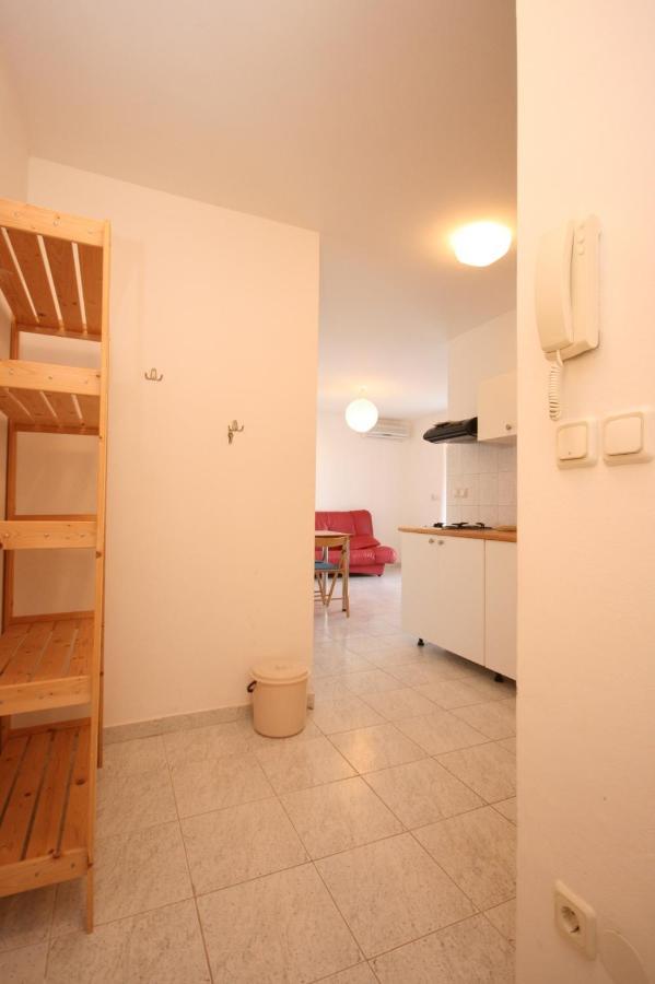 Apartments With A Parking Space Mandre, Pag - 6405 Kolan Εξωτερικό φωτογραφία