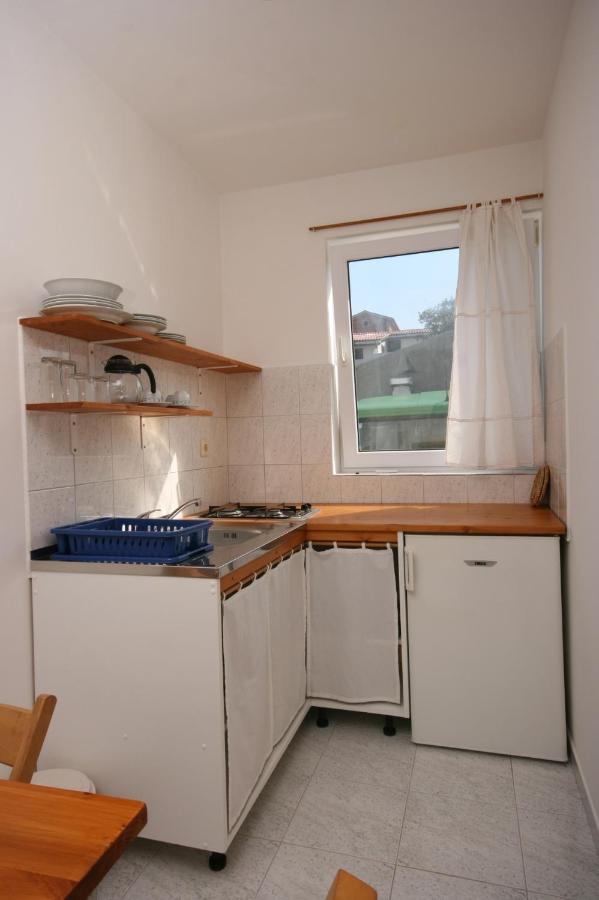 Apartments With A Parking Space Mandre, Pag - 6405 Kolan Εξωτερικό φωτογραφία