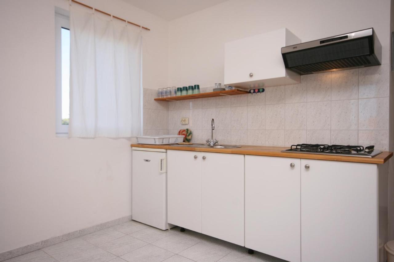 Apartments With A Parking Space Mandre, Pag - 6405 Kolan Εξωτερικό φωτογραφία