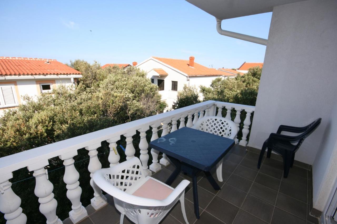 Apartments With A Parking Space Mandre, Pag - 6405 Kolan Εξωτερικό φωτογραφία