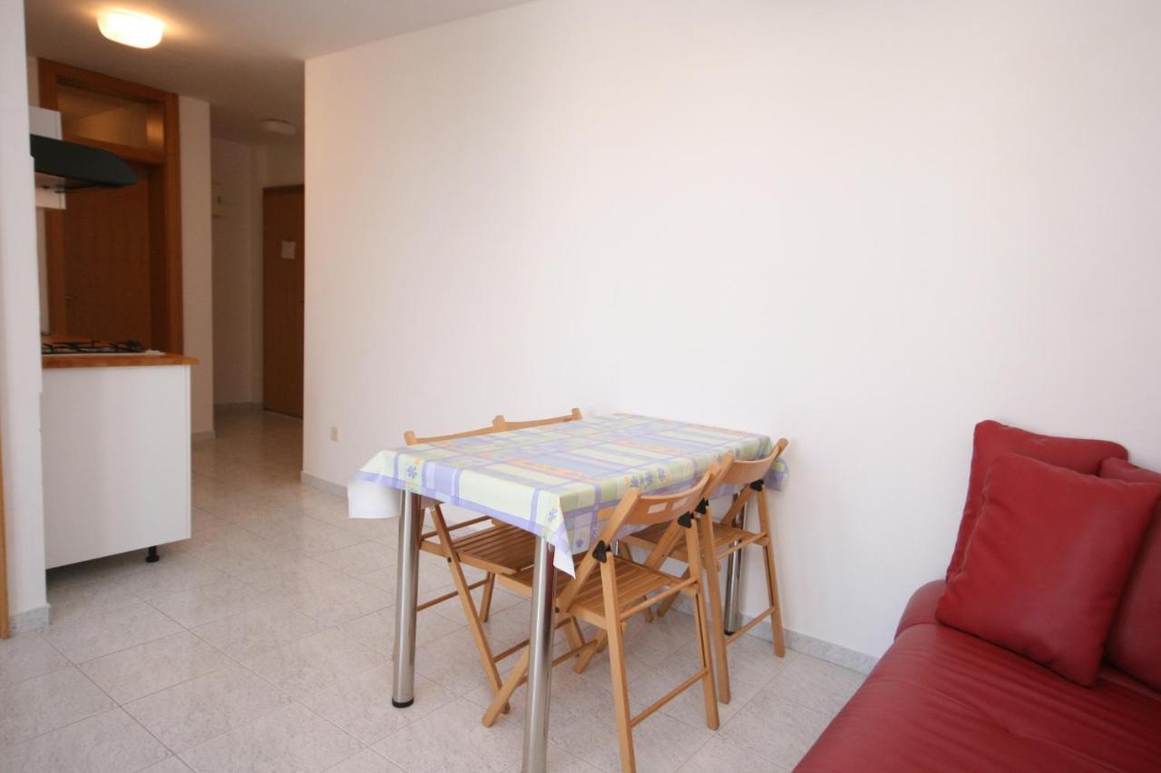 Apartments With A Parking Space Mandre, Pag - 6405 Kolan Εξωτερικό φωτογραφία