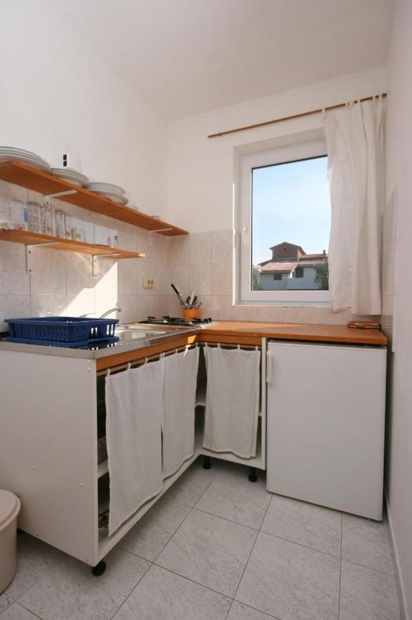 Apartments With A Parking Space Mandre, Pag - 6405 Kolan Εξωτερικό φωτογραφία