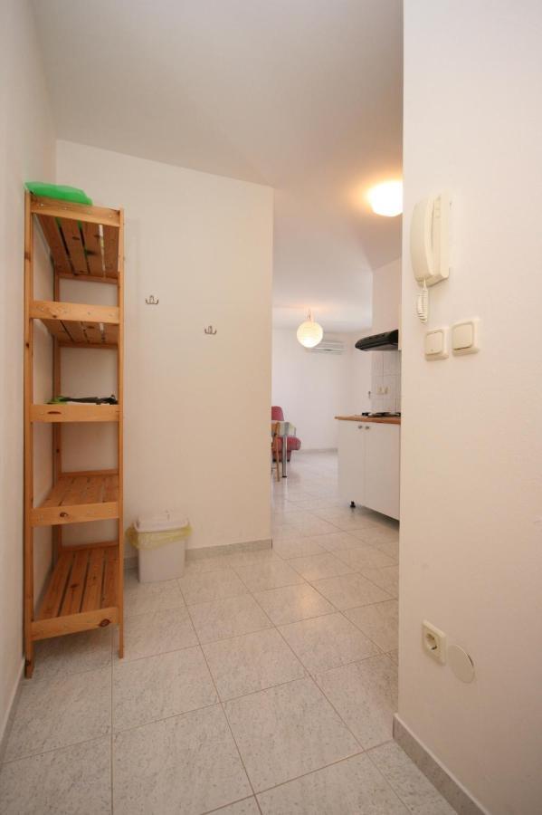 Apartments With A Parking Space Mandre, Pag - 6405 Kolan Εξωτερικό φωτογραφία