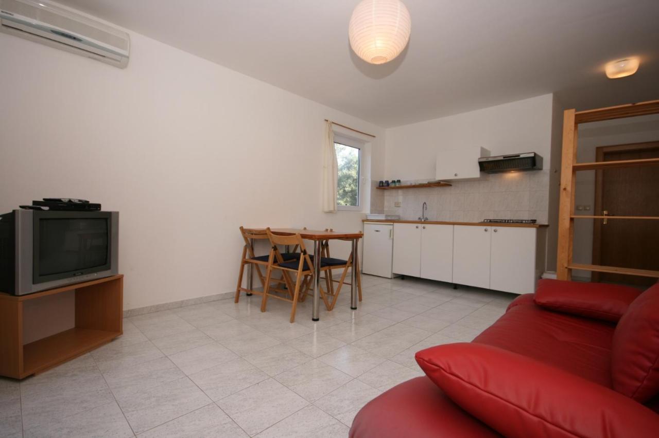 Apartments With A Parking Space Mandre, Pag - 6405 Kolan Εξωτερικό φωτογραφία