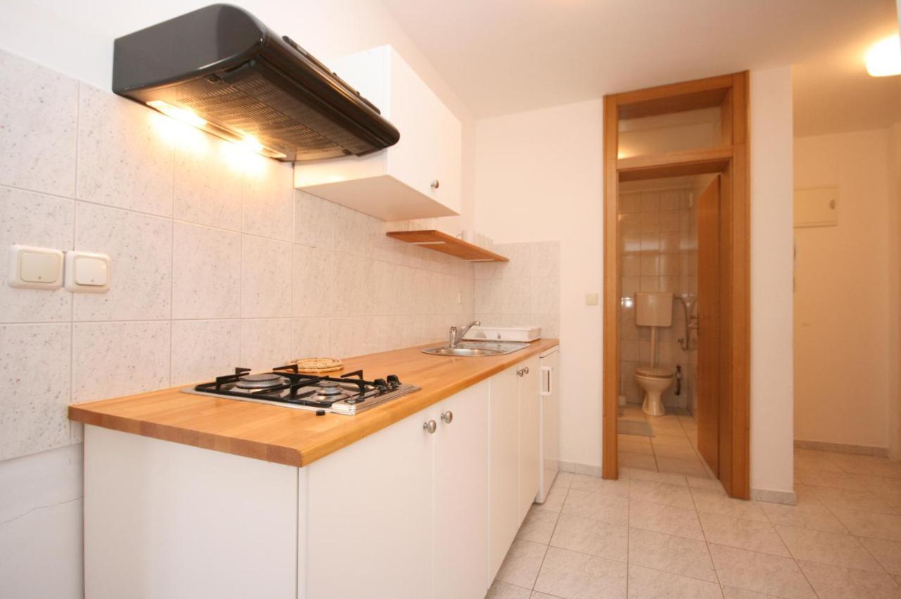 Apartments With A Parking Space Mandre, Pag - 6405 Kolan Εξωτερικό φωτογραφία